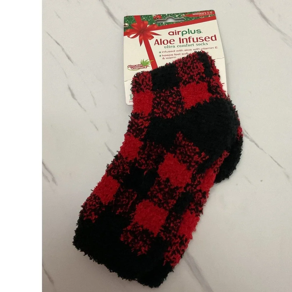 Airplus Aloe Infused Ultra Comfort Fuzzy Socks Red/Black Buffalo Plaid 5-11